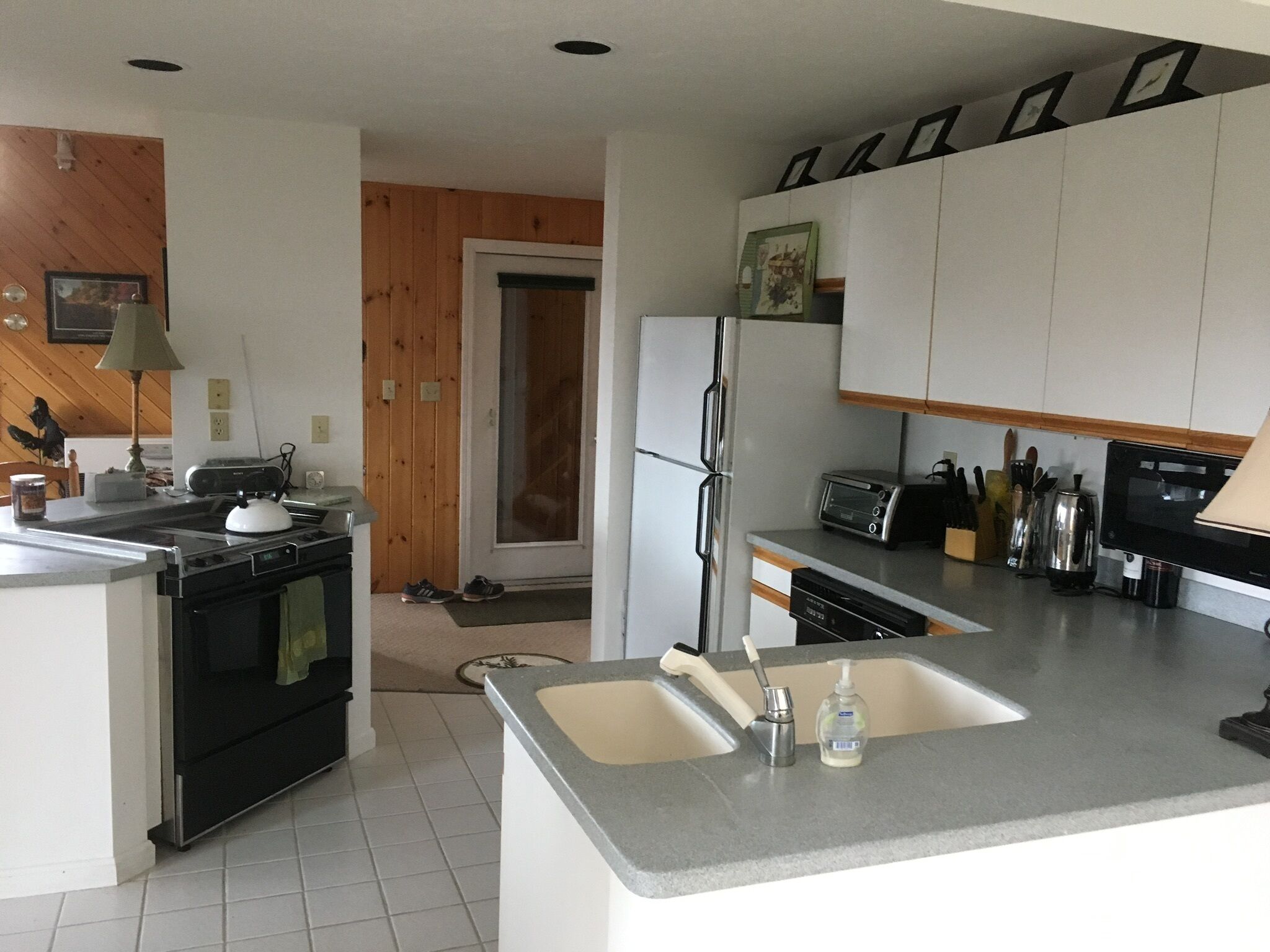 Fabulous, panoramic views from 3 levels in lovely home! Access pools/Rec ctr