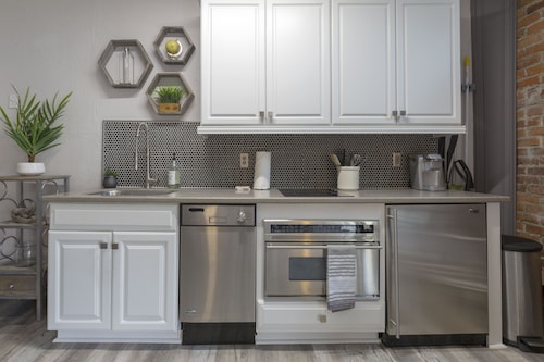 Chic Studio On Oglethorpe Square | Perfect Location | Walk Everywhere