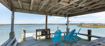 Lovely Home on Deep Water/Dock/Short walk to Beach/Pets Considered.