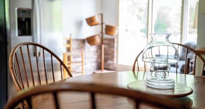 Spacious Estate With Mtn Views! Private Setting, Great Family Home!!