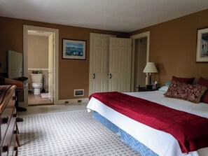 5 bedrooms, iron/ironing board, WiFi, bed sheets