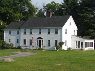 Spacious Estate With Mtn Views! Private Setting, Great Family Home!!