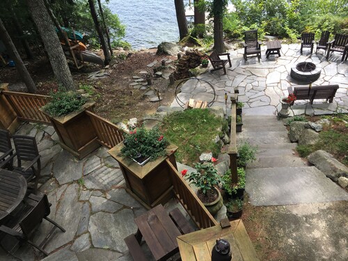 Peaceful lakeside getaway