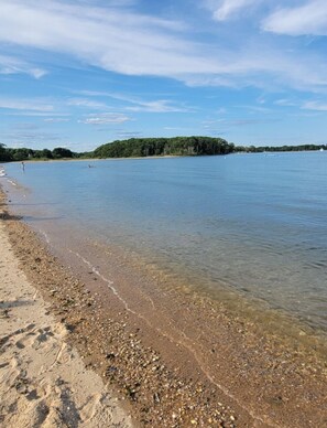 Beach nearby, sun loungers - Greenport Getaway the perfect blend of relaxation, nature, and North Fork charm. (Greenport)