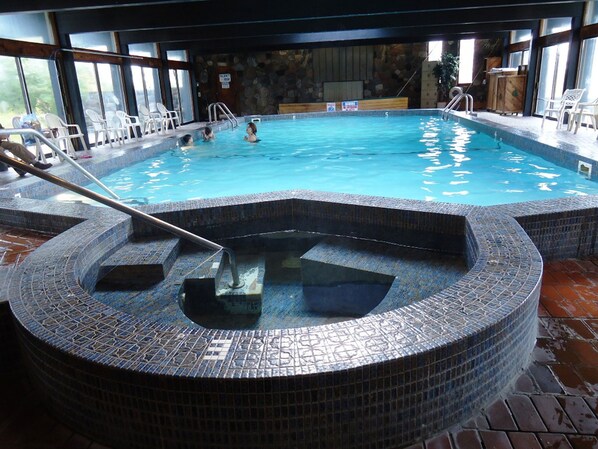 Sisäuima-allas, ulkouima-allas