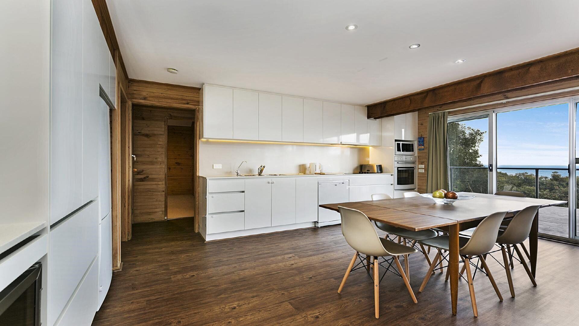 Bombora at Killcare - Elevated Home with Panoramic Ocean Views