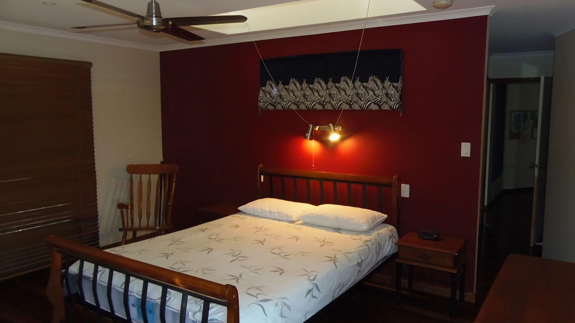 Kurrawah - Rainbow Beach. Modern Coastal Decor. Walk to beach and main street — image 12