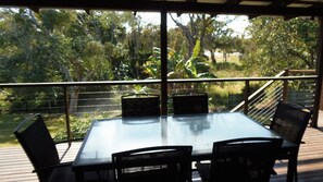 Outdoor dining - Kurrawah - Rainbow Beach. Modern Coastal Decor. Walk to beach and main street (RAINBOW BEACH)