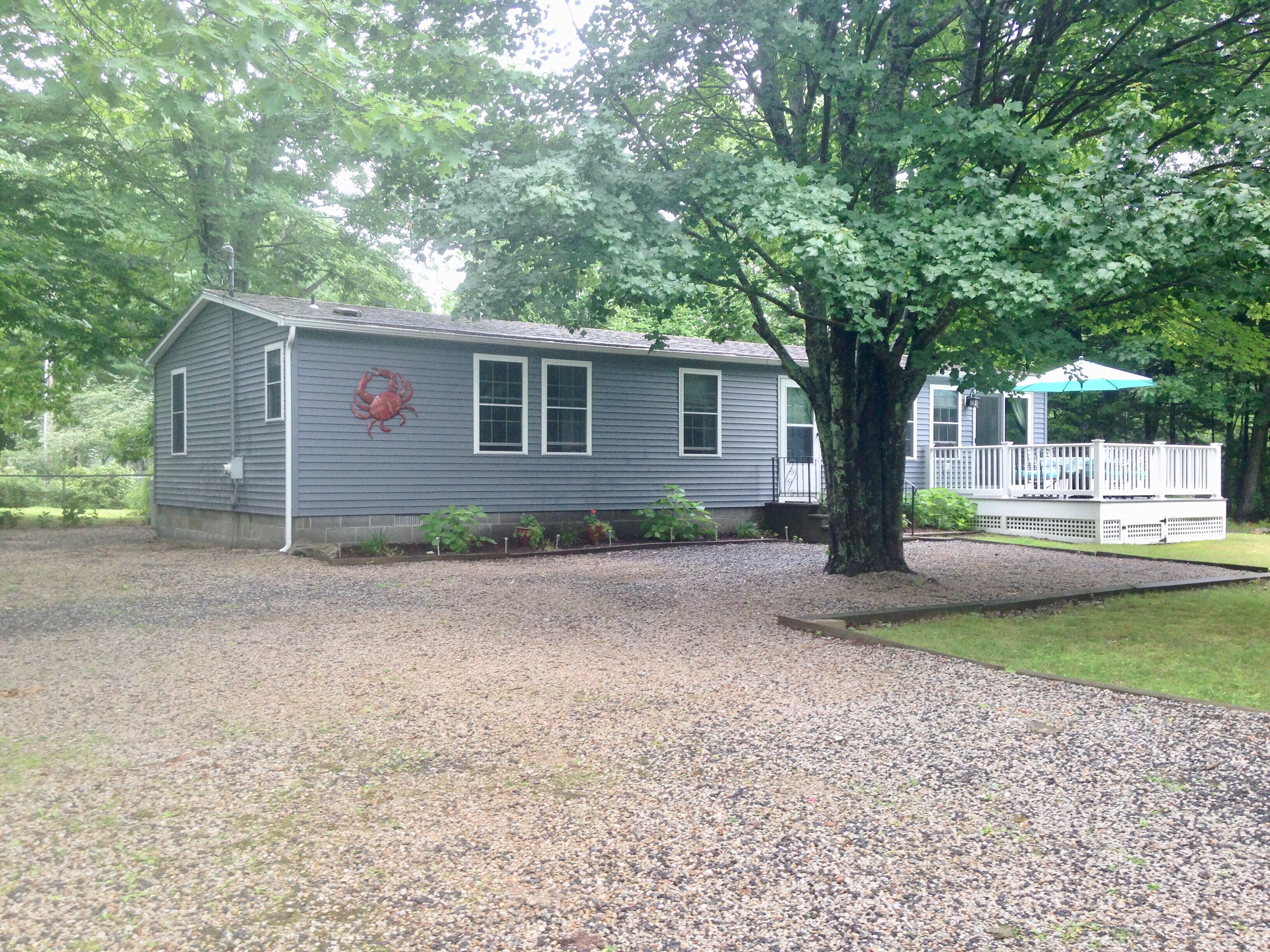 3/10 mile to Beach & Town! Updated House w/quiet, private yard for relaxing!
