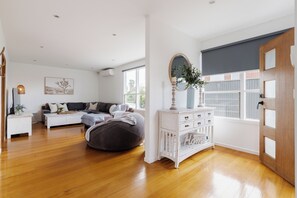 Télévision, Netflix, table de tennis de table, services de streaming