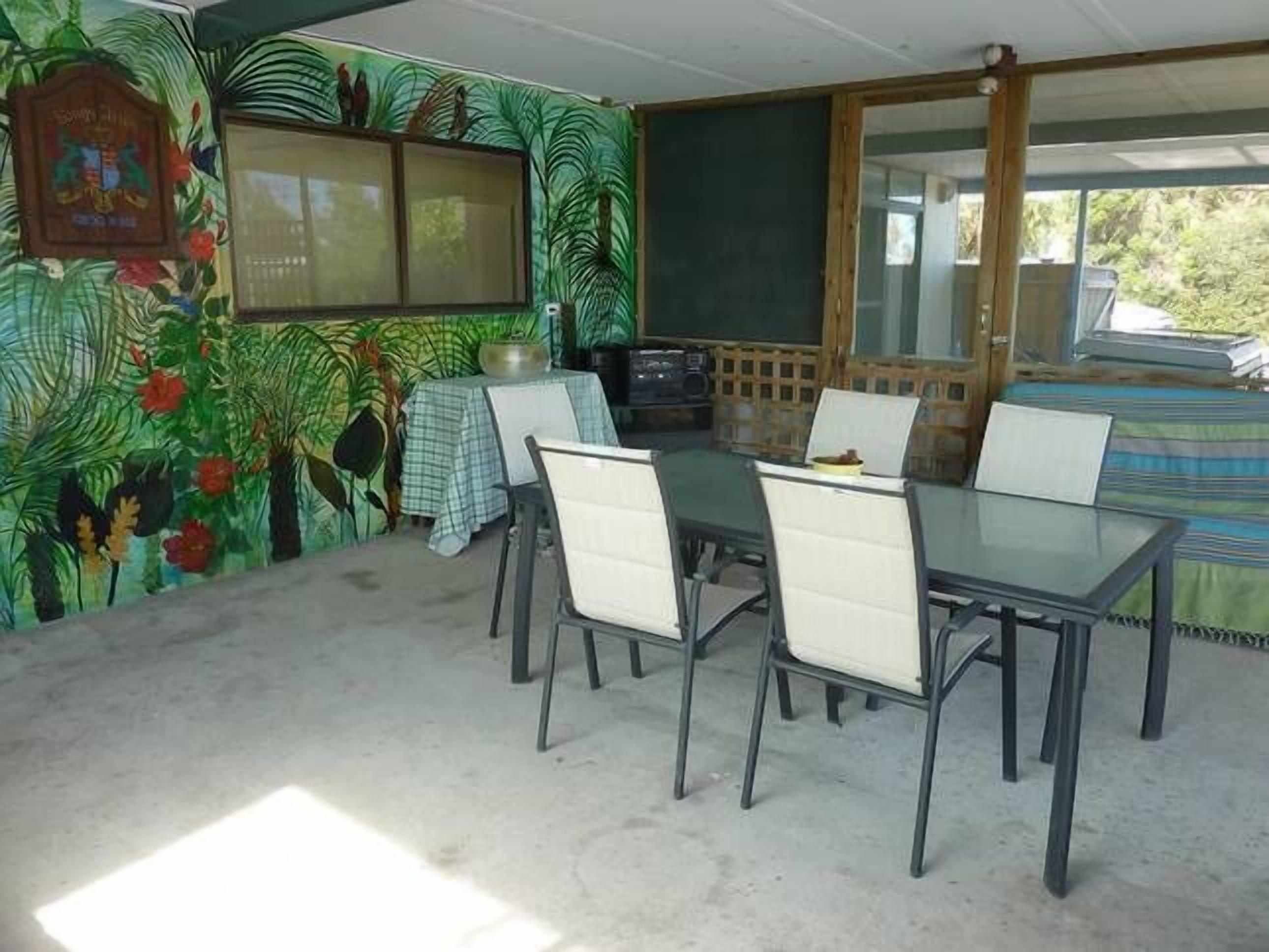 Marion Bay Beach Cottage — image 7