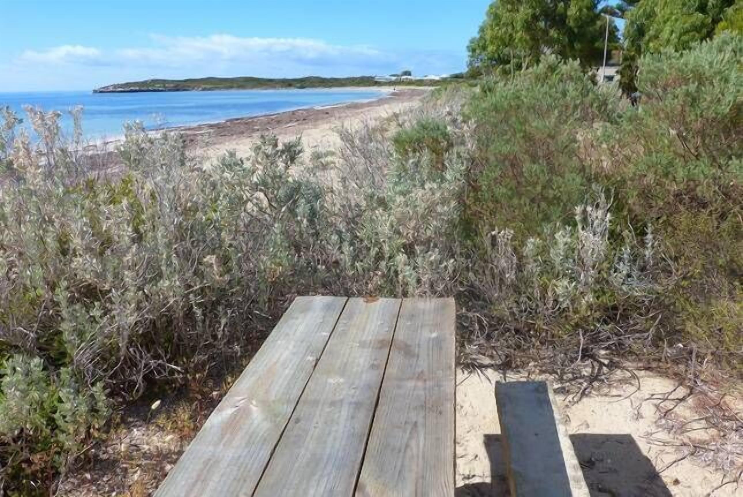 Marion Bay Beach Cottage — image 2