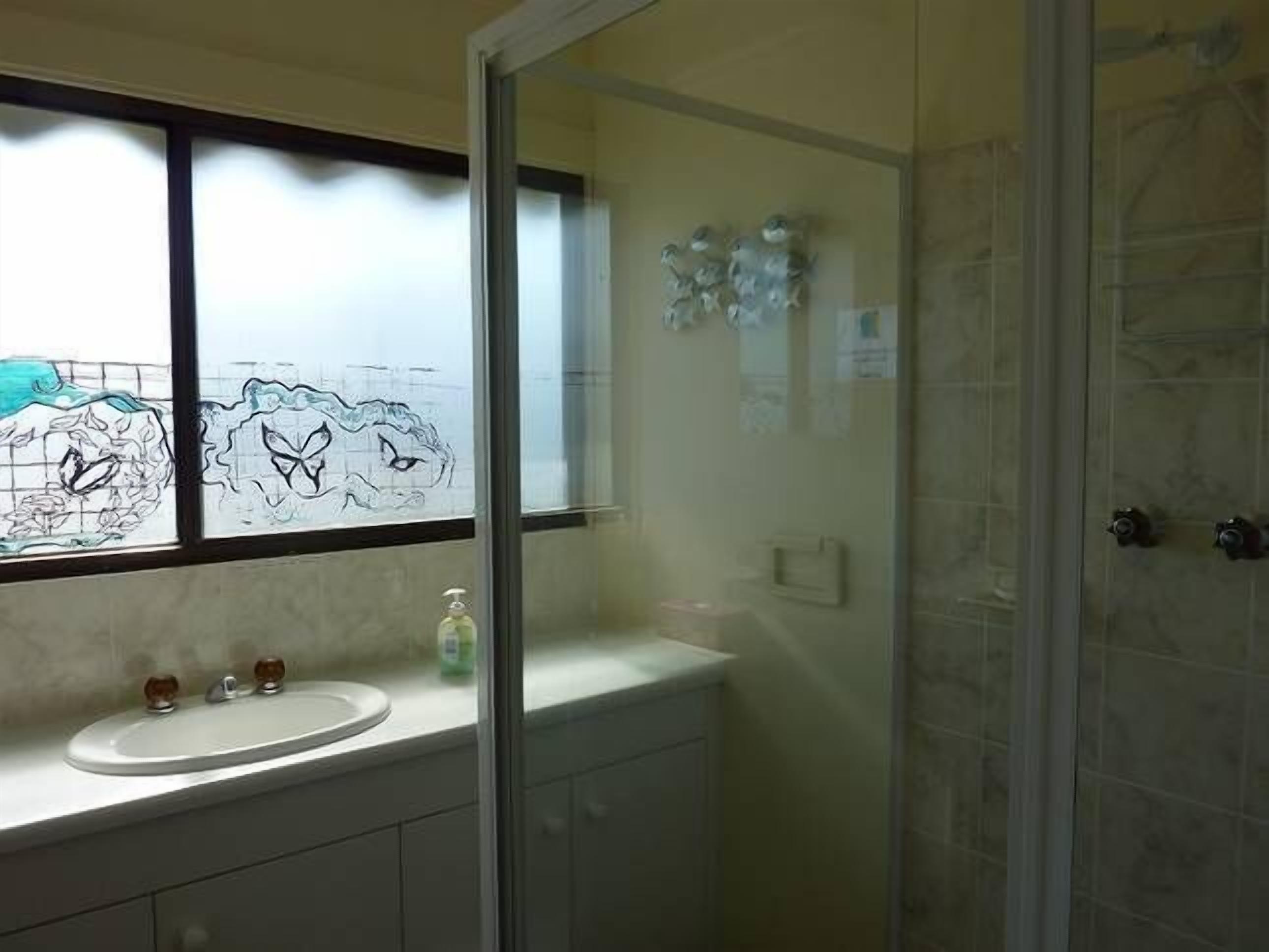 Marion Bay Beach Cottage — image 8