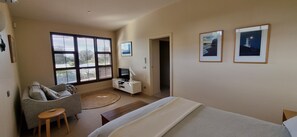 مكتب ومكواة/لوح كي وواي فاي مجانًا وملاءات أسرّة