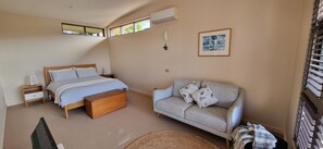 مكتب ومكواة/لوح كي وواي فاي مجانًا وملاءات أسرّة