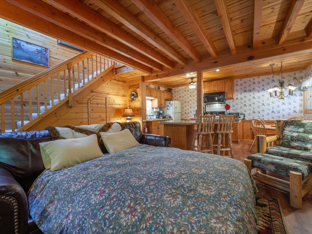 Old Brockway Golf, Knotty Pine, A/C, fast WiFi, Allergy friendly, No pets please