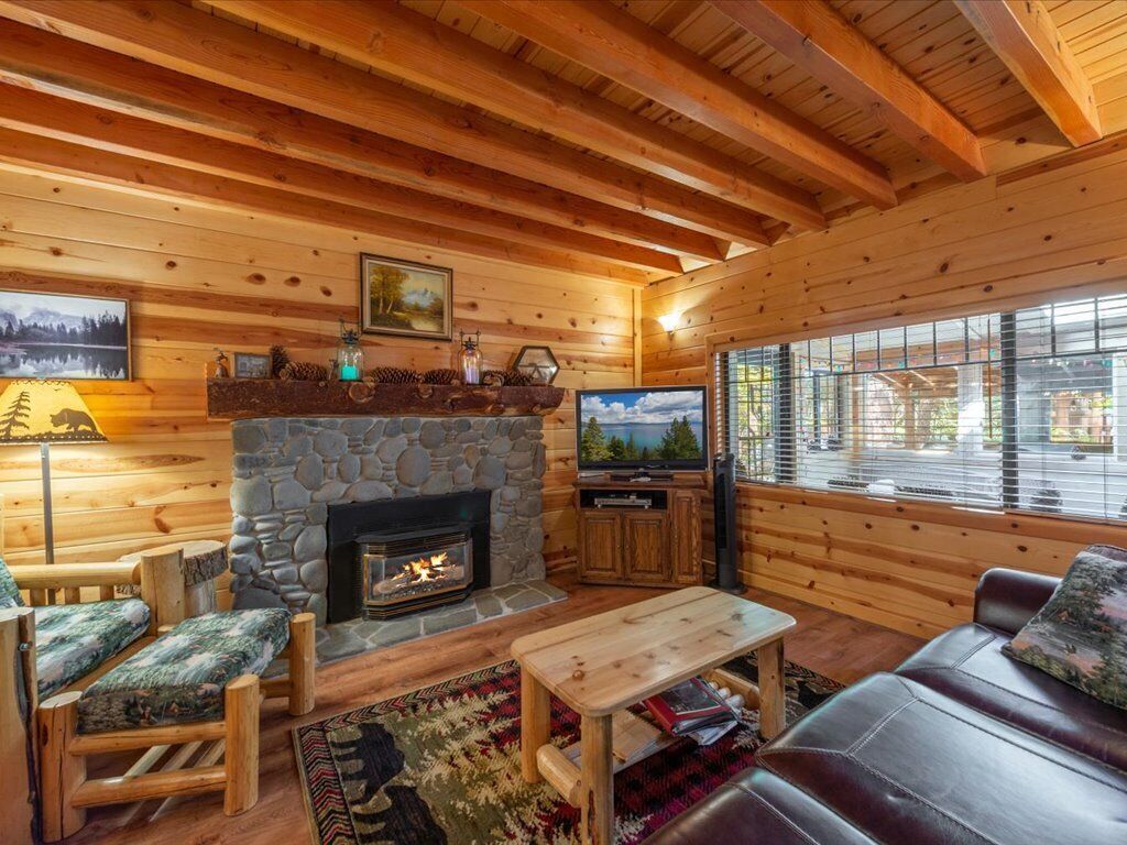 Old Brockway Golf, Knotty Pine, A/C, fast WiFi, Allergy friendly, No pets please