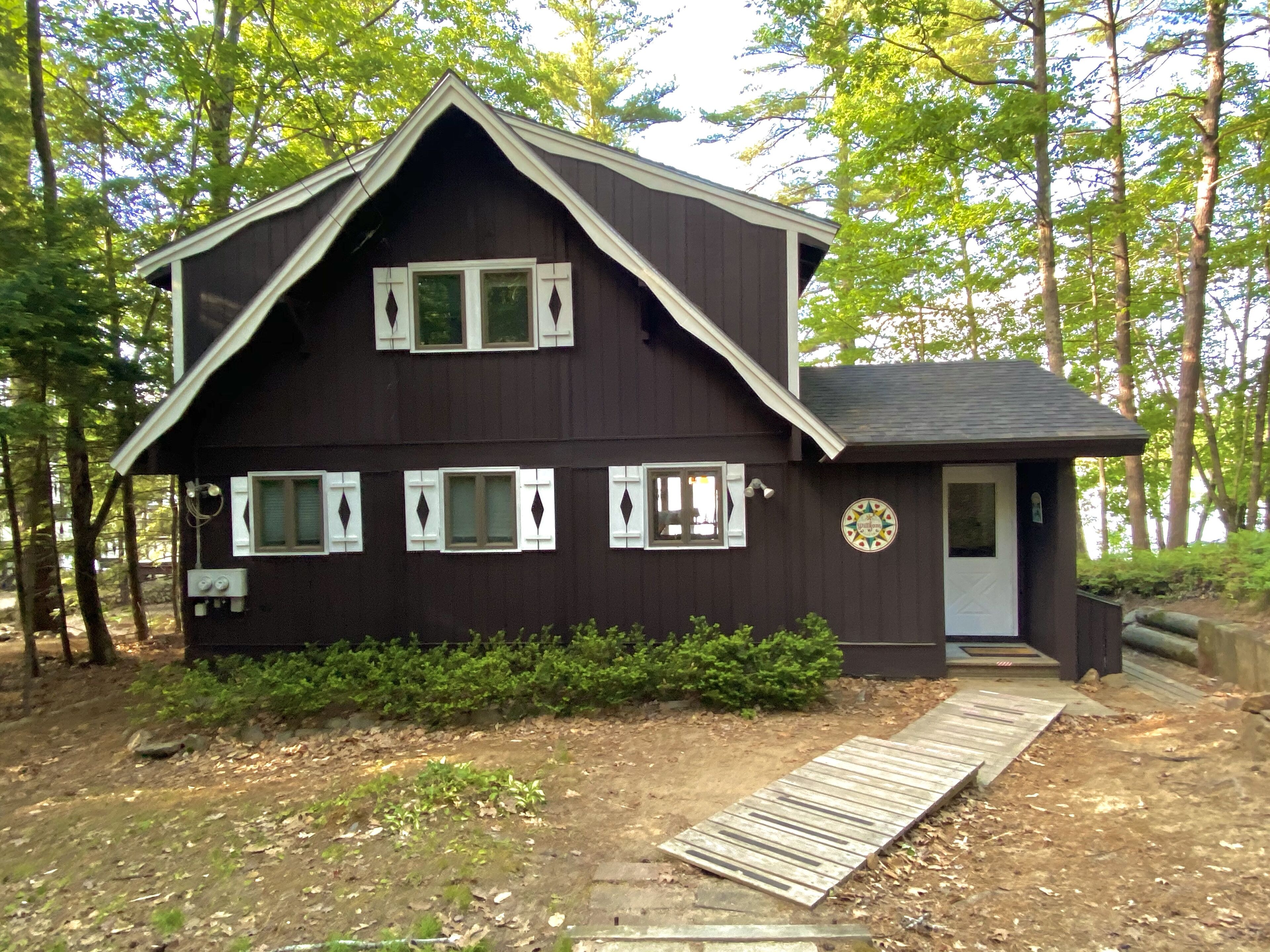 Waterfront house  /Near ski resorts