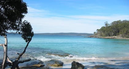 Blenheim Beach House - 3 mins from the door and the sands are between your toes