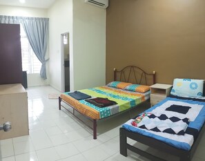 3 bedrooms, iron/ironing board, WiFi, bed sheets