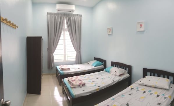 3 bedrooms, iron/ironing board, WiFi, bed sheets