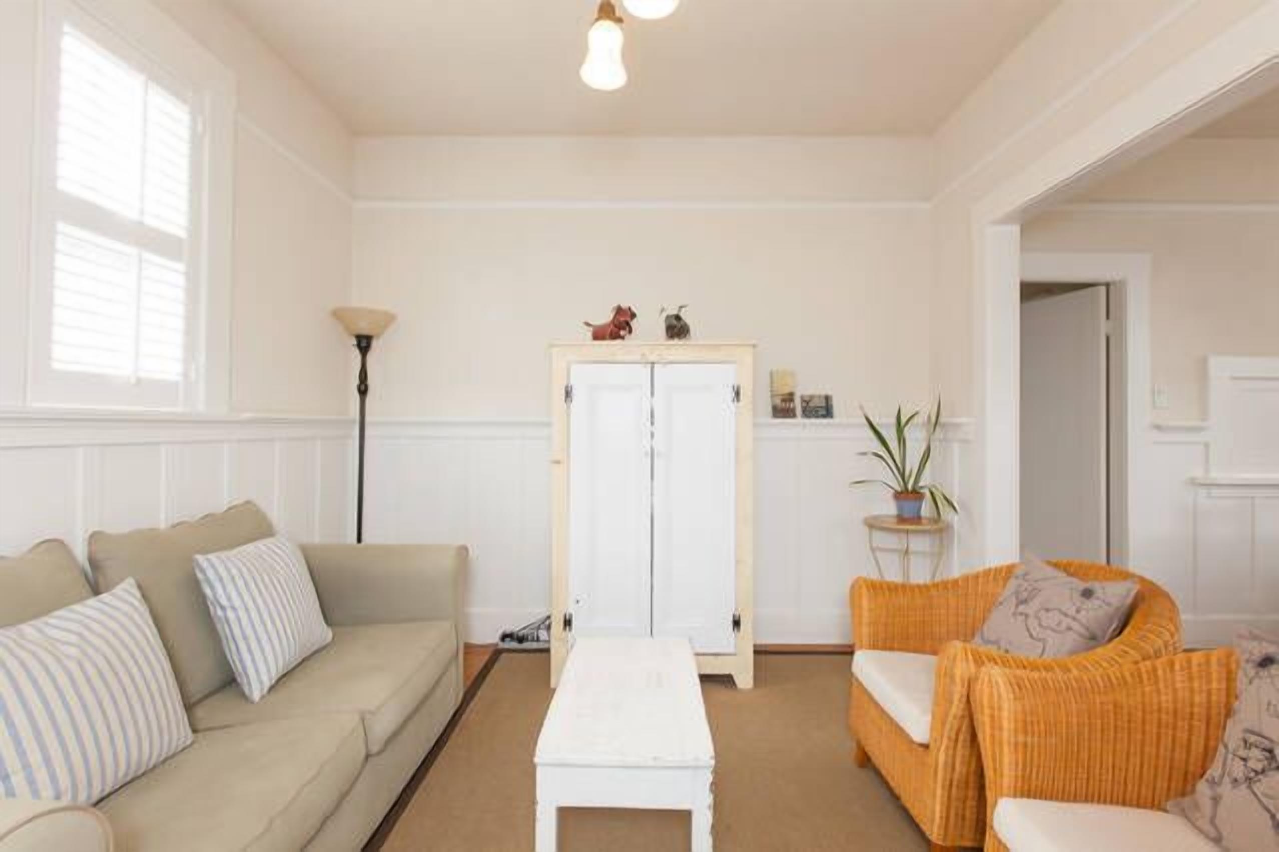 Charming Wine Country Cottage Steps from Downtown - Permit #2012-27