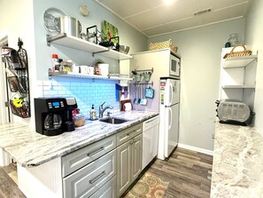 Fridge, microwave, oven, stovetop - #109 Heart of IOP 1st Fl Studio 4 Min Walk 2 Beach (Isle of Palms)