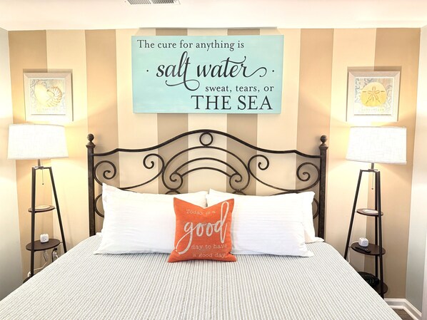 1 bedroom, iron/ironing board, travel cot, free WiFi - #109 Heart of IOP 1st Fl Studio 4 Min Walk 2 Beach (Isle of Palms)