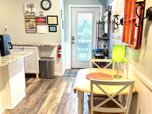 Dining - #109 Heart of IOP 1st Fl Studio 4 Min Walk 2 Beach (Isle of Palms)