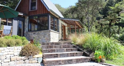 Idyllinen joen puolen perääntyä