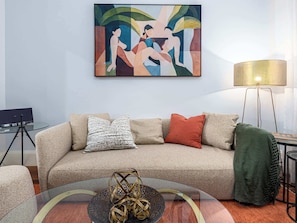 Flat-screen TV - An Air Of Elegance In Paddington (Paddington)