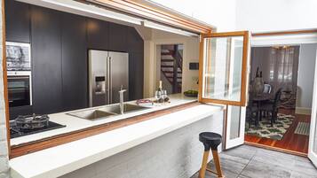 Fridge, microwave, oven, stovetop