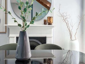 Interior - An Air Of Elegance In Paddington (Paddington)