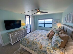 2 bedrooms, iron/ironing board, WiFi, bed sheets - Sanibel Harbour Resort Bay View Tower 434:  Beautiful lanai sunset views from this updated condo (Fort Myers)