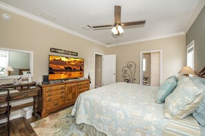 3 bedrooms, desk, iron/ironing board, free WiFi