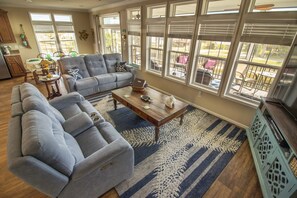 Een smart-tv, videogames, een dvd-speler en boeken