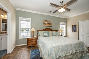 3 slaapkamers, een bureau, een strijkplank/strijkijzer, gratis wifi