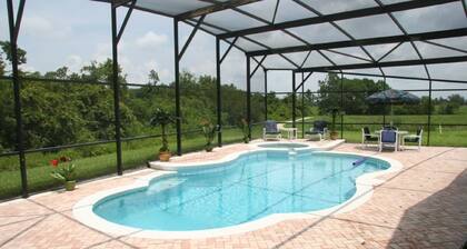 Belle 4Bed / 3 salles de bain House- 3miles Disney grande piscine / spa sur le pont XL, WiFi gratuit