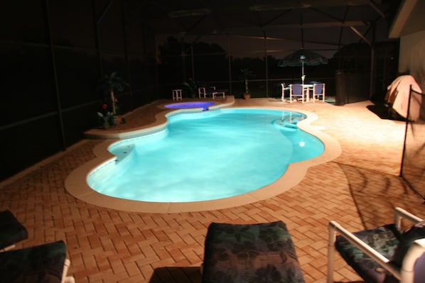 Piscina all'aperto, una piscina riscaldata