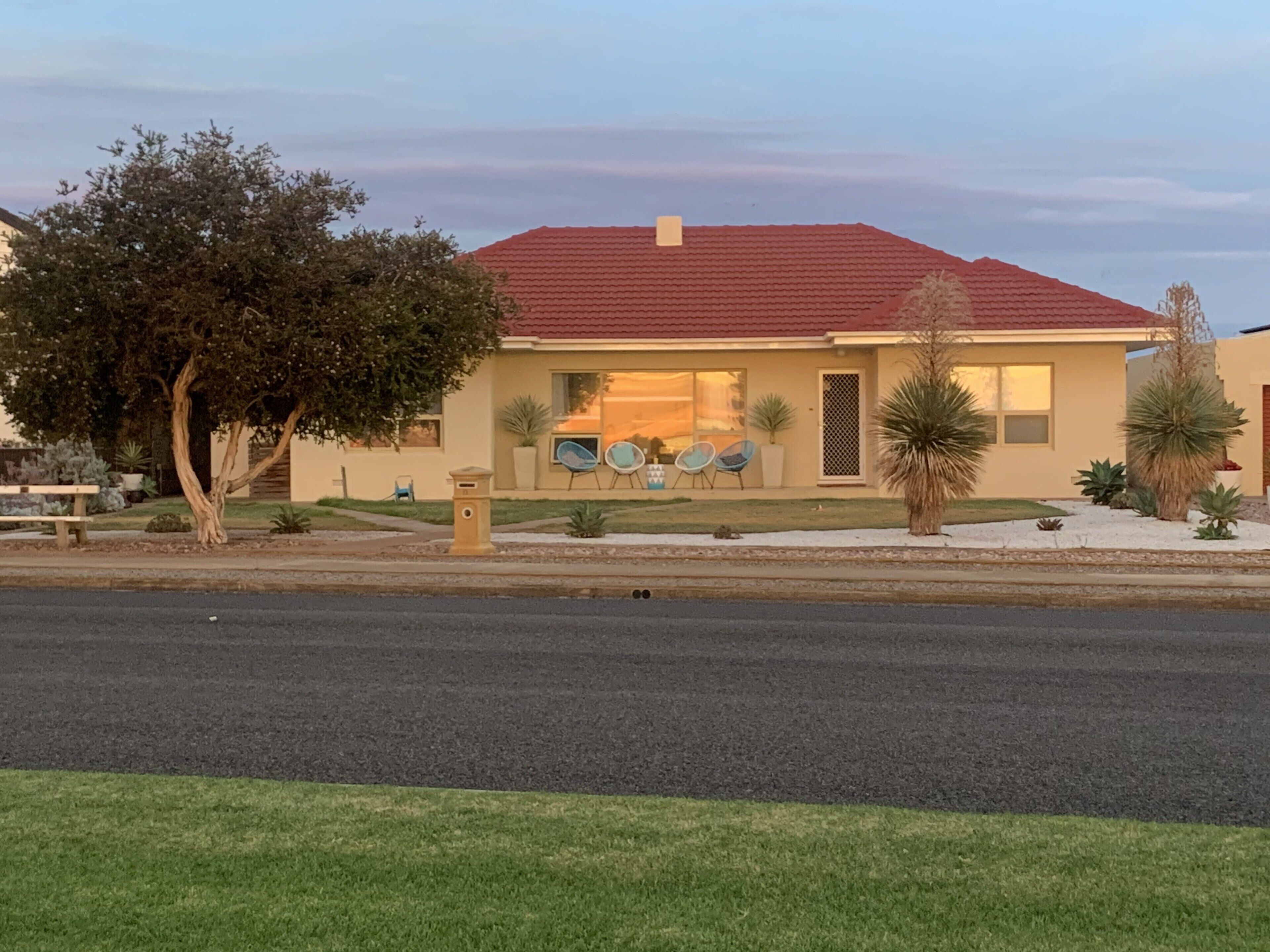 Jewel of the South Beachfront Holiday Rental - Tumby Bay