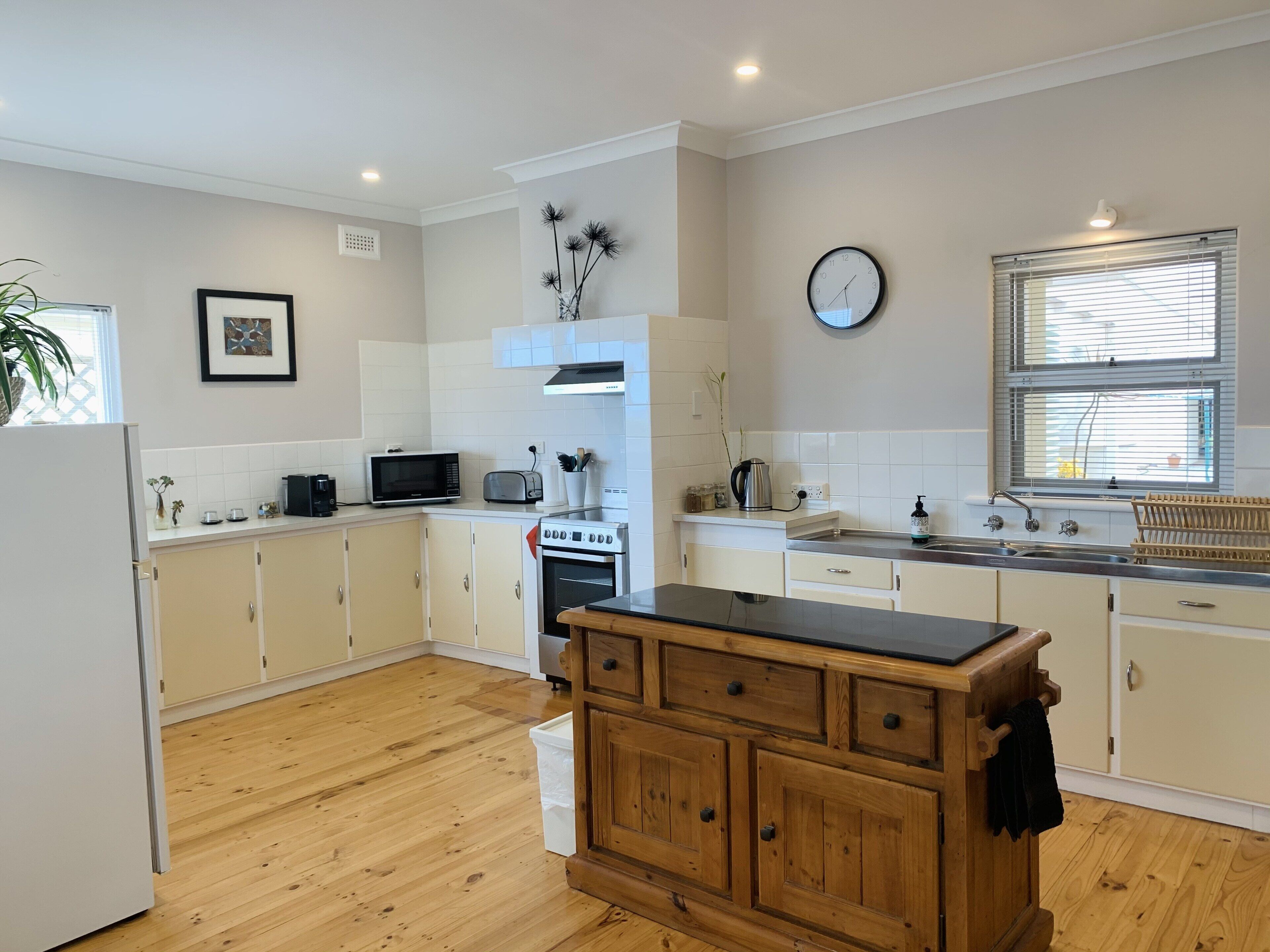 Jewel of the South Beachfront Holiday Rental - Tumby Bay