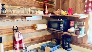 Kaffetrakter/tekoker, kjøleskap, mikrobølgeovn og ovn