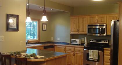 Beautifully Decorated Home near Spirit Mt., Hiking Trails and the Munger Trail