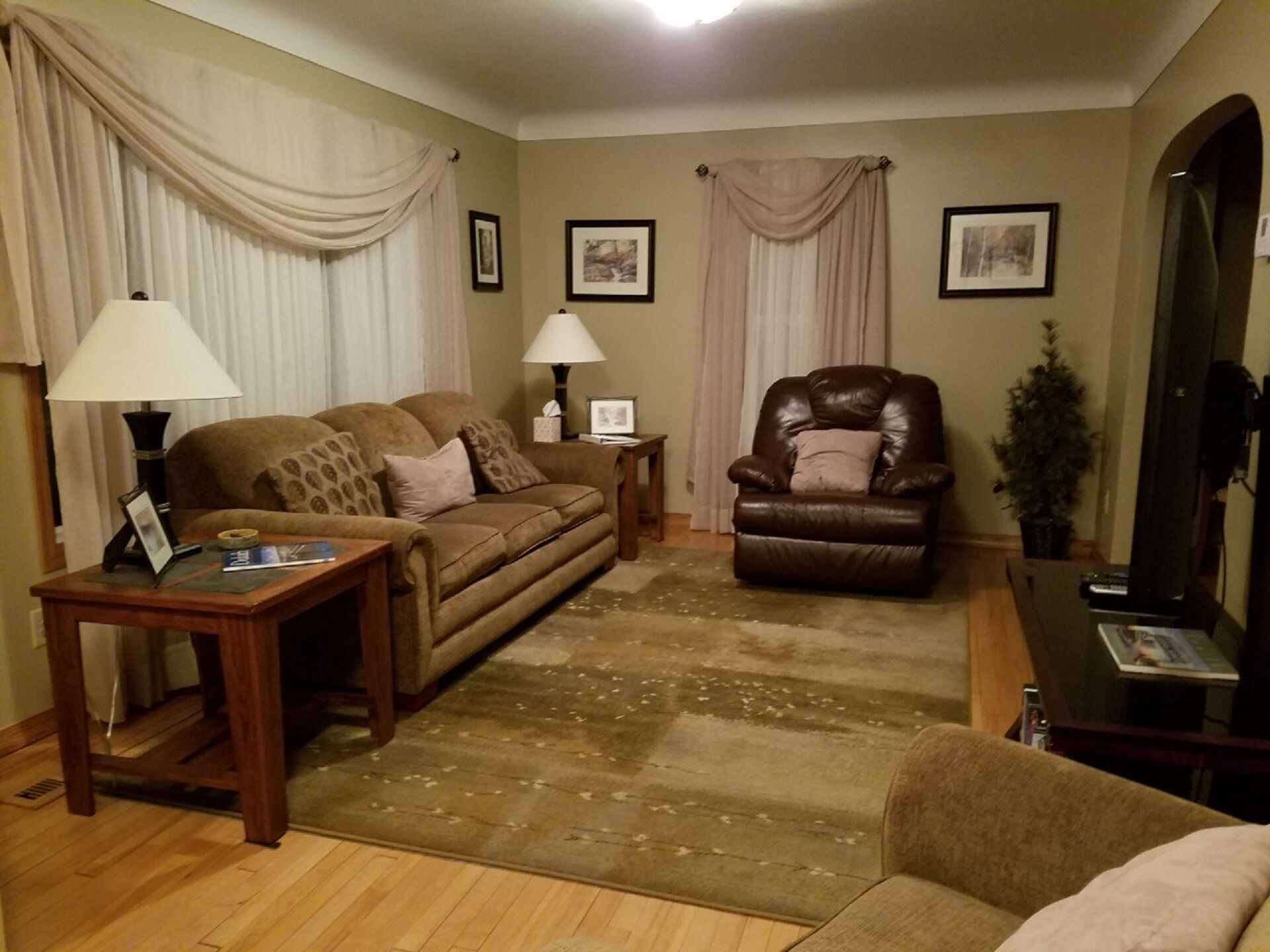 Beautifully Decorated Home near Spirit Mt., Hiking Trails and the Munger Trail