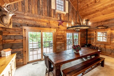 Luxurious Log Cabin in Woods on Keuka Lake w Prvt Dock & Lake Front