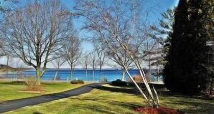 "Longview": FLX Lakefront Cottage w/Beachfront, Dock & Complimentary FLX Wine!