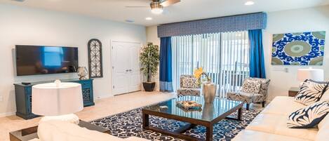 Smart TV, videogames, DVD player, videoteca