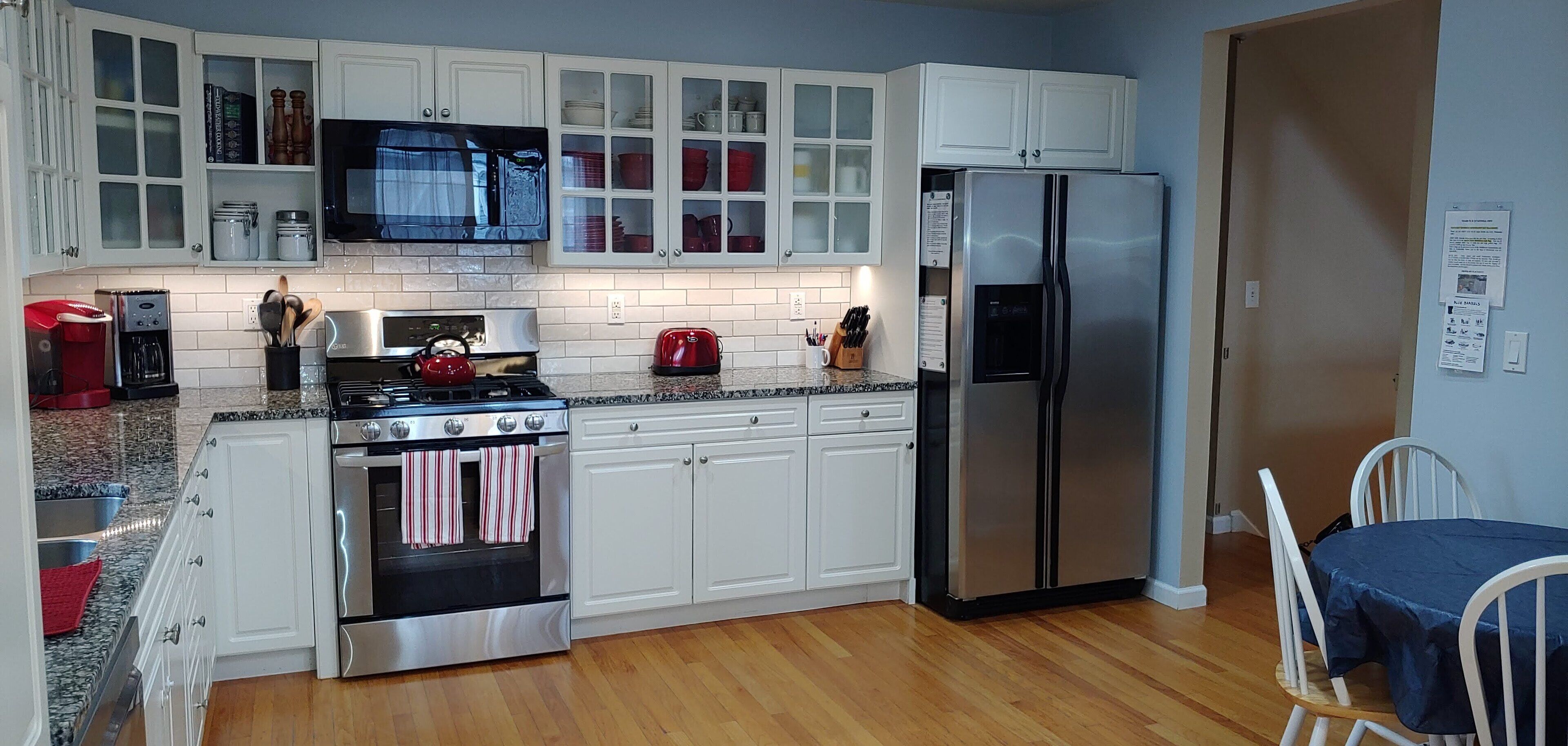 5BD 3BA Open Layout, Walk to beach, close to town, 2 master suites