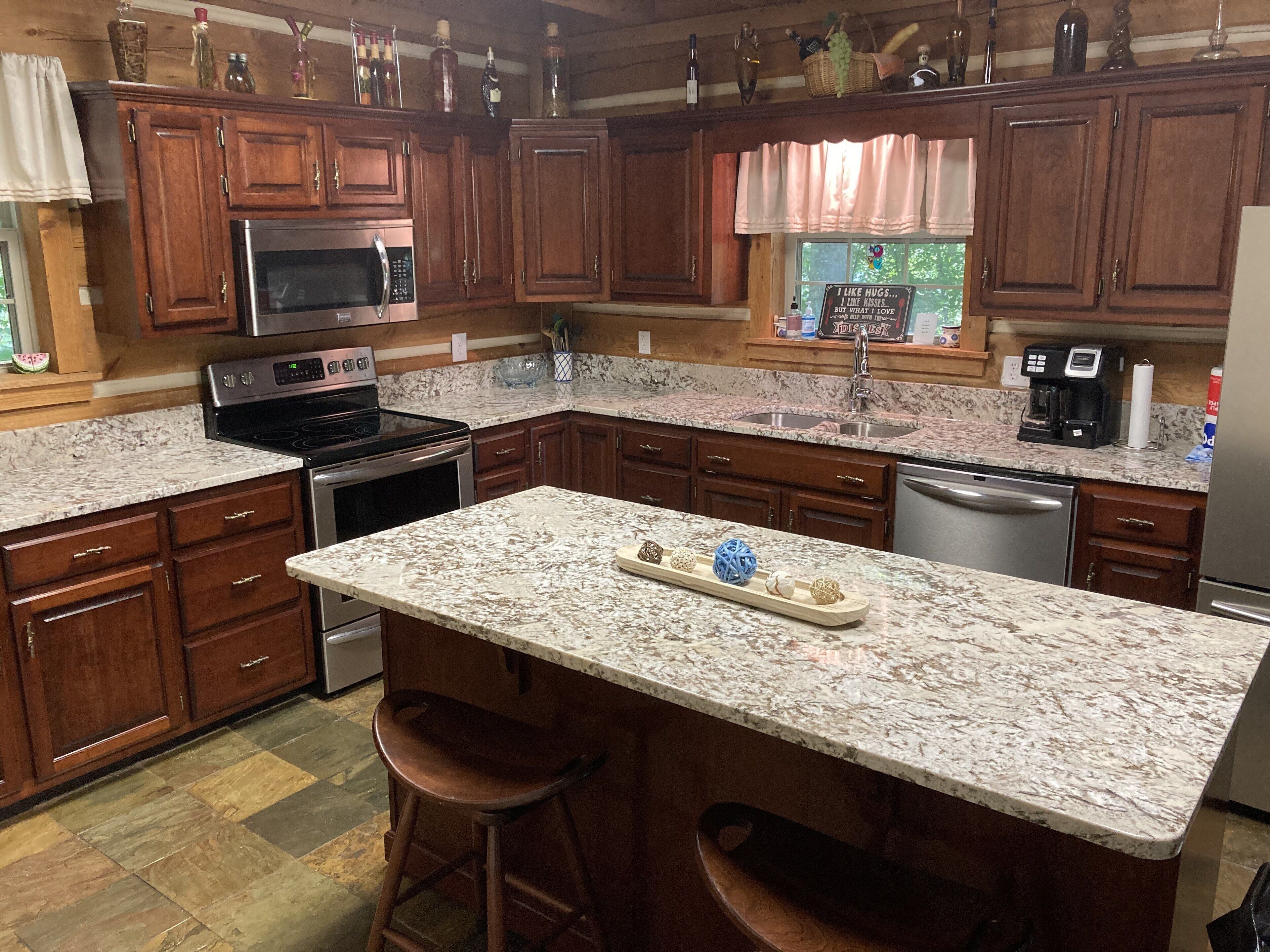 Lake Cumberland custom log cabin home on 32 wooded acres