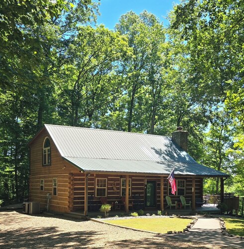 Lake Cumberland custom log cabin home on 32 wooded acres
